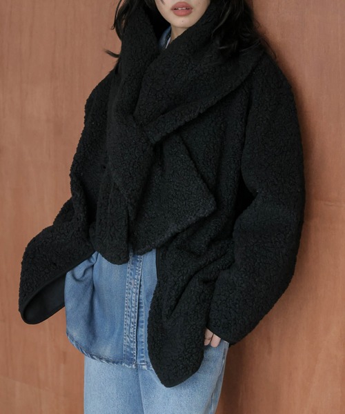 AMELY(エミリー)の「マフラー付き ノーカラーボアジャケット(ノーカラージャケット・レディース・ブラック/ベージュ/モカ・フリー)」の21枚目の写真