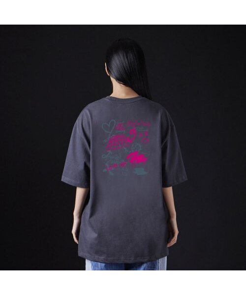 ASTRAL PROJECTION（アストラルプロジェクション）の「[オーバーサイズ]グラフィティ13番手綿ラウンドネック半袖Tシャツ_チャコール（Tシャツ/カットソー・メンズ・その他・MEDIUM/LARGE/X-LARGE/XX-LARGE）」の3枚目の写真