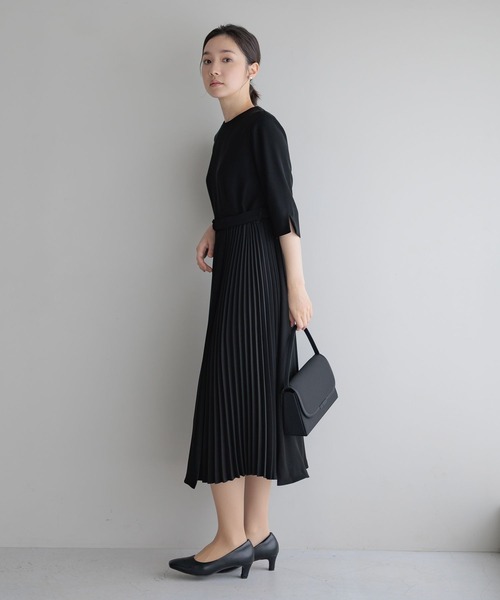 Andemiu(アンデミュウ)の「【WEB限定/T.P.O/2026】サイドプリーツワンピース608053(ワンピース・レディース・ネイビー/ブラック系1・LARGE/MEDIUM/SMALL)」の4枚目の写真