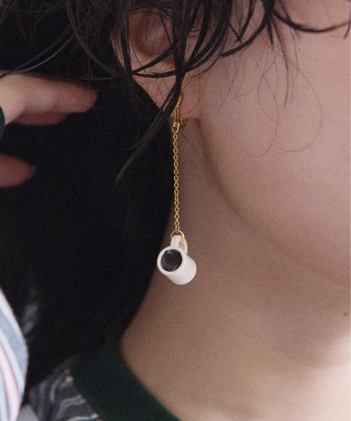 I am I in fact...（アイアムアイインファクト）の「coffee cup イヤリング（イヤリング・レディース・ホワイト・FREE）」の3枚目の写真