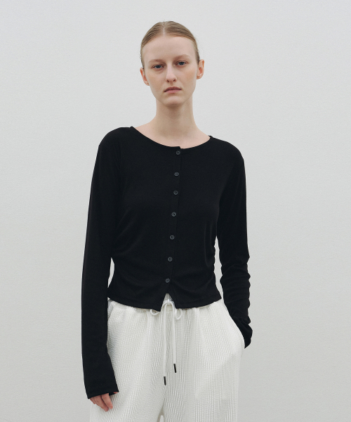 NEEV(ニーヴ)の「Side Shirring Cardigan (Black)(Tシャツ/カットソー・レディース・その他・FREE)」の1枚目の写真