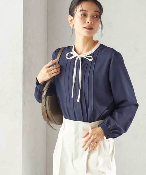 SHIPS(シップス)の「〈洗濯機可能〉無地 / プリント ピンタック ブラウス(セレモニー対応可)(シャツ/ブラウス・レディース・ネイビー/オフホワイト/ブルー・ONE SIZE)」の2枚目の写真