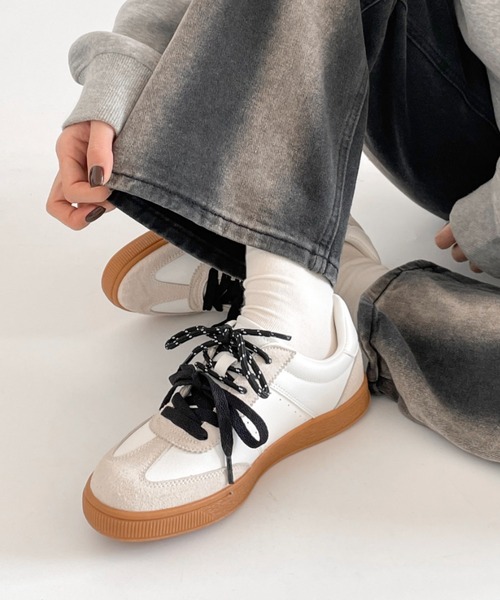 Shoes in Closet（シューズインクローゼット）の「軽量 デイリー ベーシック ローカット レディース スニーカー 2744（スニーカー・レディース・ホワイト×グレー/ホワイト系1/グレー・M/S/XL/L）」の2枚目の写真