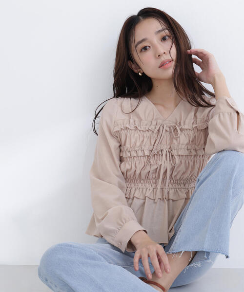 NATURAL BEAUTY BASIC(ナチュラルビューティーベーシック)の「◇フロントリボンペプラム楊柳ブラウス(シャツ/ブラウス・レディース・ベージュ/ブルー/オフホワイト・MEDIUM/SMALL)」の3枚目の写真