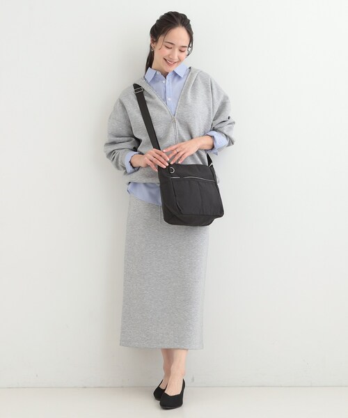 SHOO・LA・RUE(シューラルー)の「【撥水/軽量】驚きの収納力 10ポケットショルダーバッグ(ショルダーバッグ・レディース・ブラック/ブラウン系/ライトパープル/グレー/ナチュラル・00)」の7枚目の写真