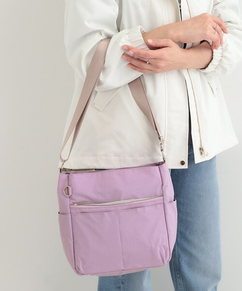 SHOO・LA・RUE(シューラルー)の「【撥水/軽量】驚きの収納力 10ポケットショルダーバッグ(ショルダーバッグ・レディース・ブラック/ブラウン系/ライトパープル/グレー/ナチュラル・00)」の12枚目の写真