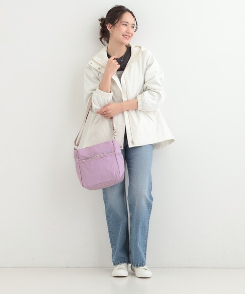 SHOO・LA・RUE(シューラルー)の「【撥水/軽量】驚きの収納力 10ポケットショルダーバッグ(ショルダーバッグ・レディース・ブラック/ブラウン系/ライトパープル/グレー/ナチュラル・00)」の13枚目の写真