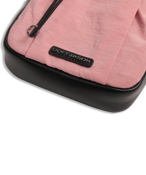 DOFFJASON(ドフジェーソン)の「トラベラー ナイロンミックスレザーサコッシュ PINK(メッセンジャーバッグ・メンズ・その他・FREE)」の4枚目の写真