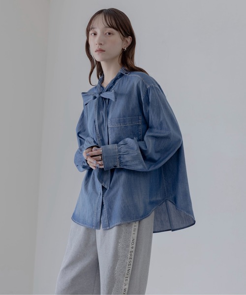 Eimee Law（エイミーロウ）の「ライトデニム ボウタイシャツ（シャツ/ブラウス・レディース・ブルー/ライトブルー・FREE）」の10枚目の写真