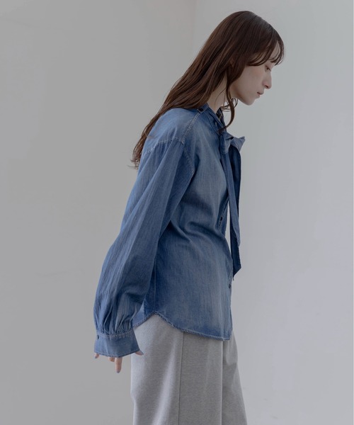 Eimee Law（エイミーロウ）の「ライトデニム ボウタイシャツ（シャツ/ブラウス・レディース・ブルー/ライトブルー・FREE）」の12枚目の写真