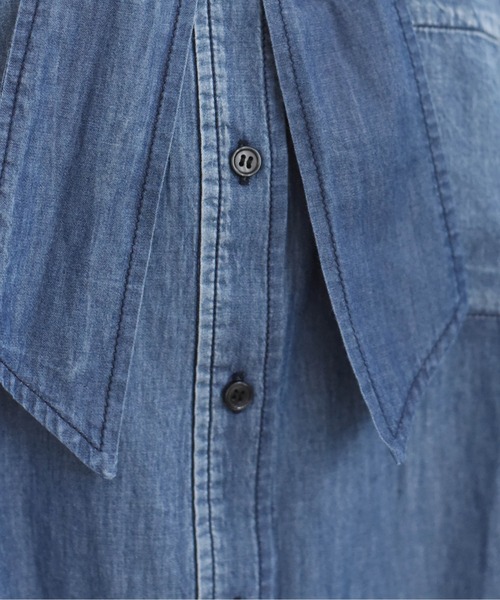 Eimee Law（エイミーロウ）の「ライトデニム ボウタイシャツ（シャツ/ブラウス・レディース・ブルー/ライトブルー・FREE）」の5枚目の写真