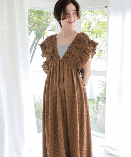 titivate(ティティベイト)の「シャーリングフリルワンピース(ワンピース・レディース・ブラウン/イエロー系その他/ブラック・L/M/S/SP)」の11枚目の写真