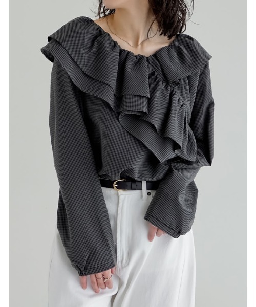 Re:EDIT（リエディ）の「[2026S/S COLLECTION]無地orギンガムチェックサッカーアシンメトリーフリルブラウス（シャツ/ブラウス・レディース・ベージュ/ホワイト/ブラック/ブラウン系その他/ブラック系その他・MEDIUM/LARGE）」の3枚目の写真