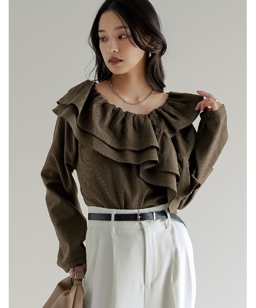 Re:EDIT（リエディ）の「[2026S/S COLLECTION]無地orギンガムチェックサッカーアシンメトリーフリルブラウス（シャツ/ブラウス・レディース・ベージュ/ホワイト/ブラック/ブラウン系その他/ブラック系その他・MEDIUM/LARGE）」の4枚目の写真