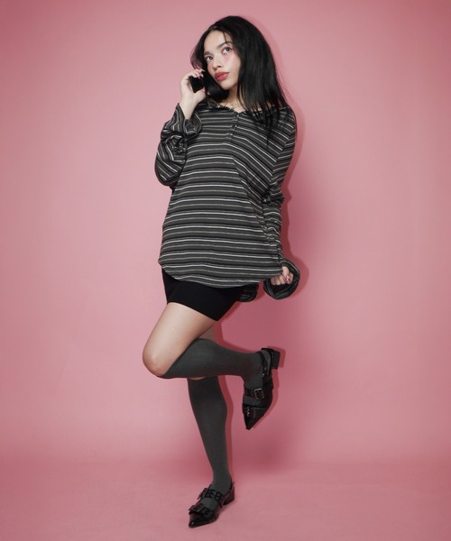 IMARI(イマリ)の「【 IMARI / イマリ 】 ヘンリーネック ボーダー オーバー ロンT(Tシャツ/カットソー・レディース・グレー/ベージュ・FREE)」の5枚目の写真