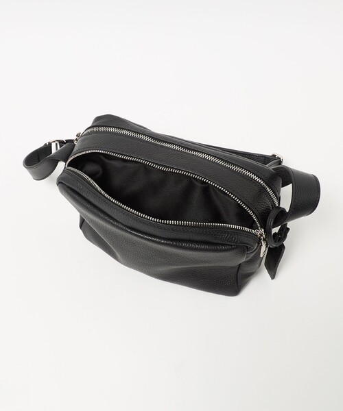 LA UNIQA＞レザー レクタングル ショルダー バッグ（ショルダーバッグ