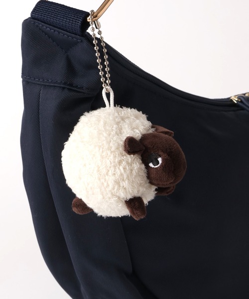 AVOCA(アヴォカ)の「【AVOCA/アヴォカ】Shoulder Bags/チャーム付きショルダーバッグ(ショルダーバッグ・レディース・ネイビー・FREE)」の2枚目の写真