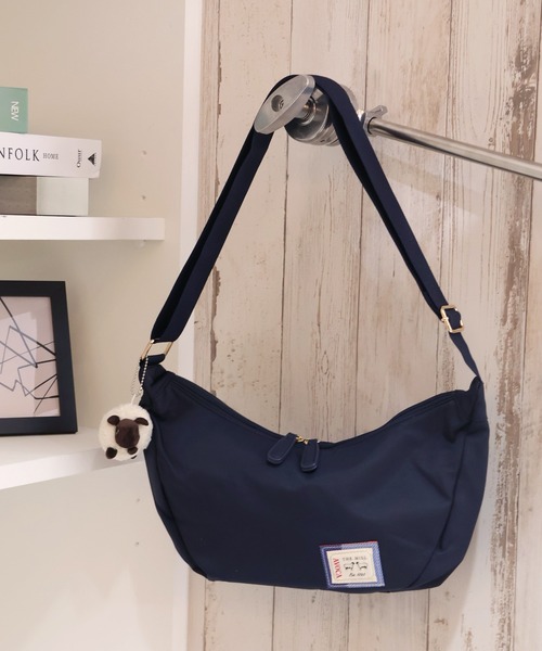 AVOCA(アヴォカ)の「【AVOCA/アヴォカ】Shoulder Bags/チャーム付きショルダーバッグ(ショルダーバッグ・レディース・ネイビー・FREE)」の3枚目の写真