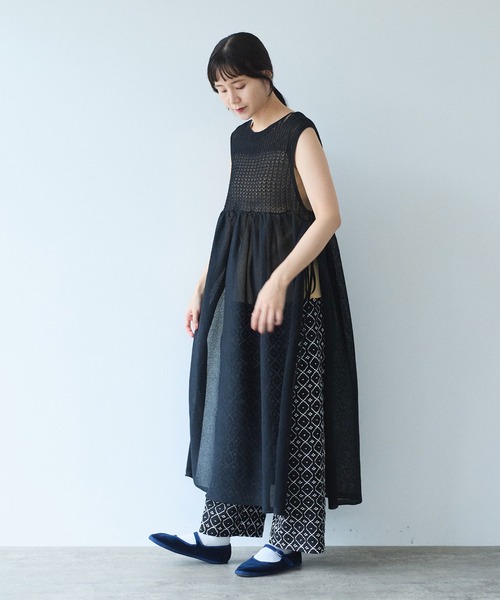 yuni(ユニ )の「12G和紙/Polyester tiered knit ワンピース(ワンピース・レディース・ブラック/アイボリー/グレー・FREE)」の3枚目の写真