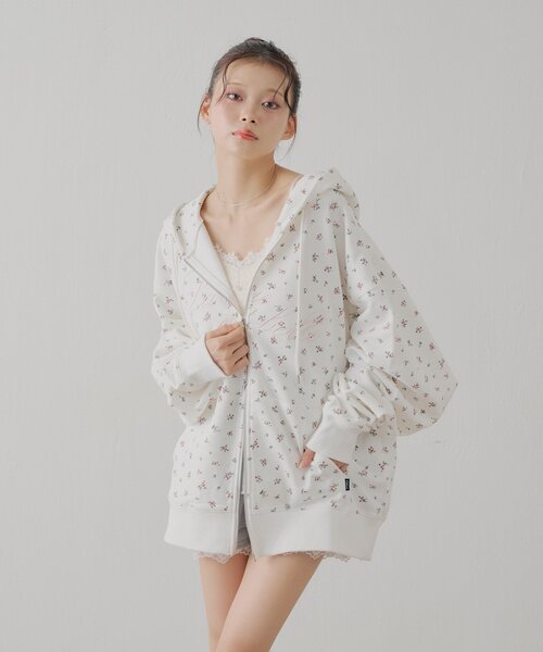 Chico(チコ)の「花柄ルーズパーカー(パーカー・レディース・ピンク/ブルー/グレー系その他3・FREE)」の4枚目の写真