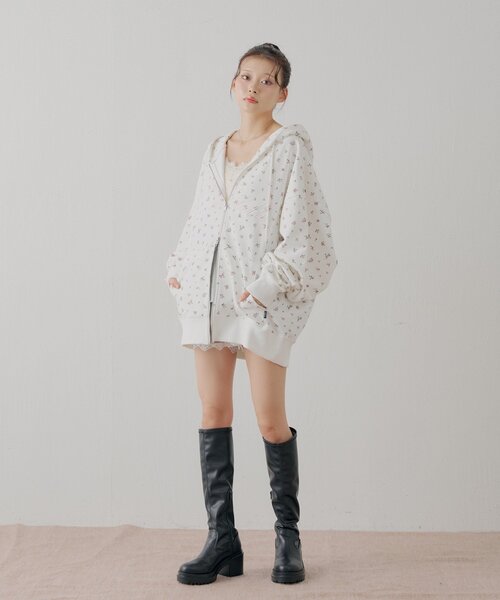 Chico(チコ)の「花柄ルーズパーカー(パーカー・レディース・ピンク/ブルー/グレー系その他3・FREE)」の6枚目の写真