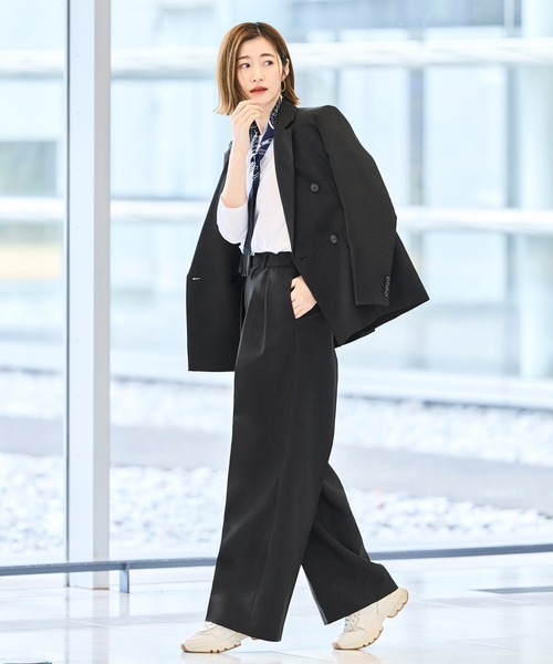 RUIRUE BOUTIQUE（ルイルエブティック）の「洗える ストレッチ 吸水速乾 UVカット 消臭抗菌効果 ｜ マニッシュ スーツ ワイドパンツ セット ｜ パンツスーツ・セットアップ・セレモニースーツ・ママスーツ・通勤スーツ（スーツセット・レディース・ブラック/グレイッシュベージュ/チャコールグレー/ダークネイビー・S/M/L/LL/3L/4L/5L）」の7枚目の写真