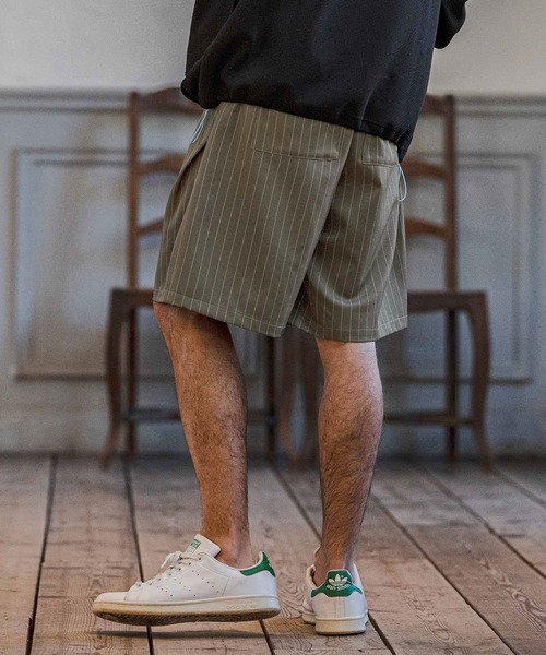 CAMBIO(カンビオ)の「mp14669-Classic Pinstripe Short Pants ショートパンツ(S60426cmb)(その他パンツ・メンズ・ダークカーキ/ライトグレー/ブラック/グレイッシュベージュ・S/M/L)」の4枚目の写真