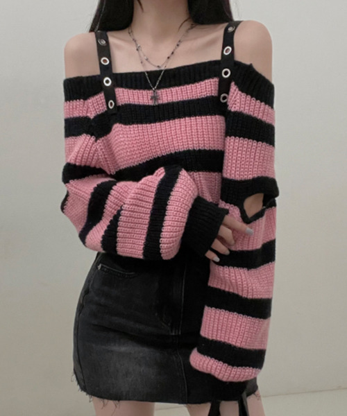 VIVID LADY(ビビッドレディー)の「配色ボーダー オフショルダーニット プルオーバー(ニット/セーター・レディース・チャコールグレー/ピンク/アイボリー・FREE)」の2枚目の写真