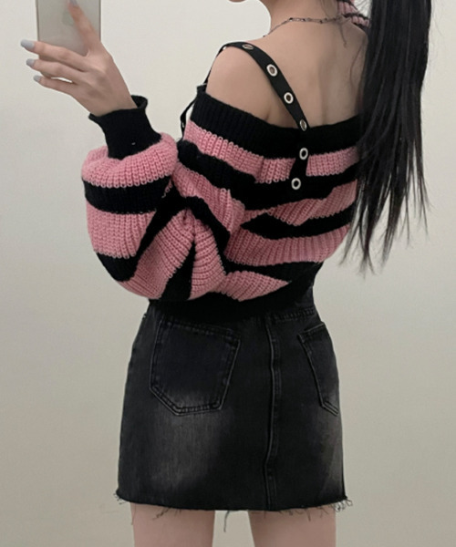 VIVID LADY(ビビッドレディー)の「配色ボーダー オフショルダーニット プルオーバー(ニット/セーター・レディース・チャコールグレー/ピンク/アイボリー・FREE)」の6枚目の写真