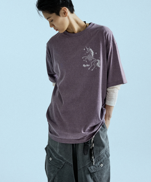 KRUXH（クルクス）の「ユニコーンピグメントTシャツチャコール（Tシャツ/カットソー・レディース・その他・1/2）」の2枚目の写真