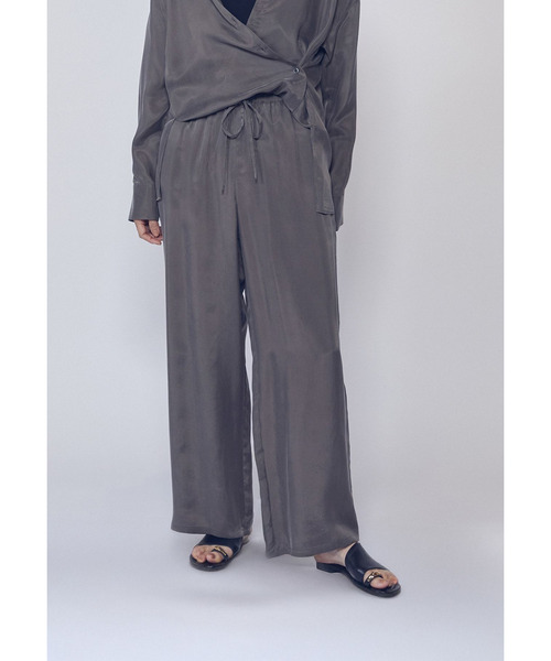 1er Arrondissement（プルミエアロンディスモン）の「【新色】キュプラフィブリルイージーパンツ（その他パンツ・レディース・カーキ/ブラウン系その他4・36/38）」の2枚目の写真