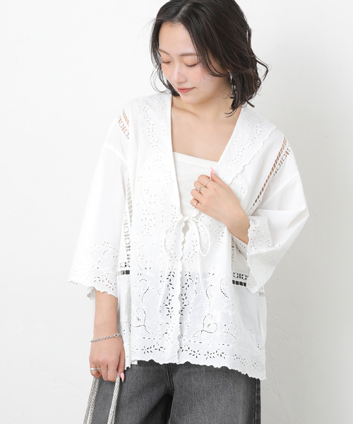 JOURNAL STANDARD relume(ジャーナルスタンダード レリューム)の「スクエアエンブロイダリーフラットカラーブラウス(シャツ/ブラウス・レディース・ブラック/ホワイト・FREE)」の16枚目の写真
