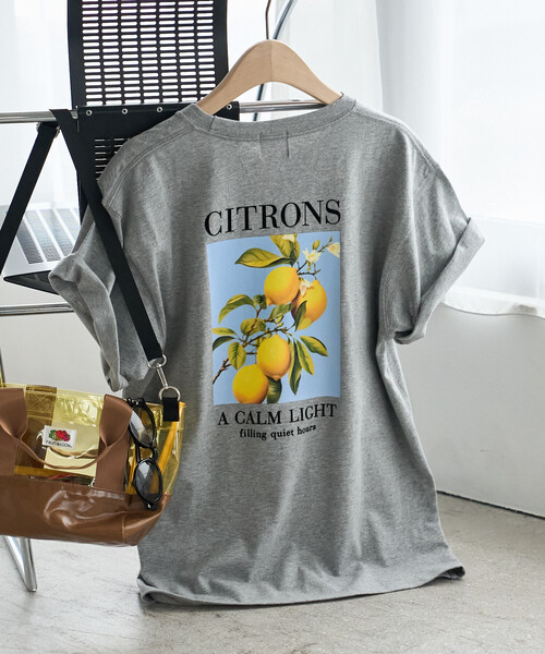 FREAK'S STORE(フリークスストア)の「FRUIT OF THE LOOM × FREAK'S STORE/フルーツオブザルーム 別注 シトロンプリント ビッグTシルエットTシャツ(Tシャツ/カットソー・レディース・ナチュラル/ライトグレー/ブラック・フリ-)」の2枚目の写真