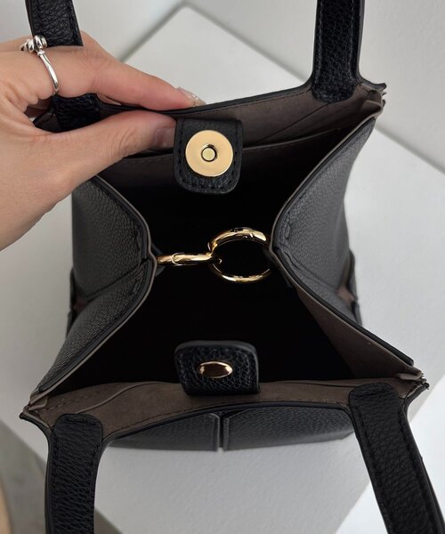 CAPRICIEUX LE'MAGE（カプリシューレマージュ）の「【S/Lサイズ展開あり】ブロッキングバッグ S（ショルダーバッグ・レディース・ブラック/ベージュ・FREE）」の14枚目の写真