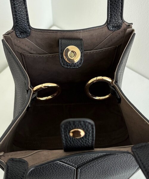 CAPRICIEUX LE'MAGE（カプリシューレマージュ）の「【S/Lサイズ展開あり】ブロッキングバッグ S（ショルダーバッグ・レディース・ブラック/ベージュ・FREE）」の15枚目の写真