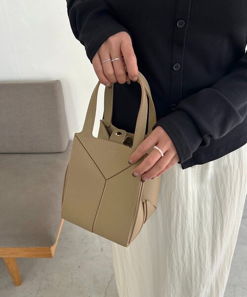 CAPRICIEUX LE'MAGE（カプリシューレマージュ）の「【S/Lサイズ展開あり】ブロッキングバッグ S（ショルダーバッグ・レディース・ブラック/ベージュ・FREE）」の19枚目の写真