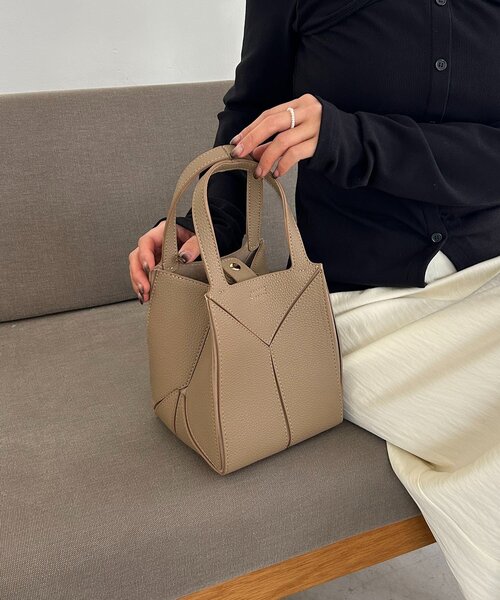 CAPRICIEUX LE'MAGE（カプリシューレマージュ）の「【S/Lサイズ展開あり】ブロッキングバッグ S（ショルダーバッグ・レディース・ブラック/ベージュ・FREE）」の20枚目の写真