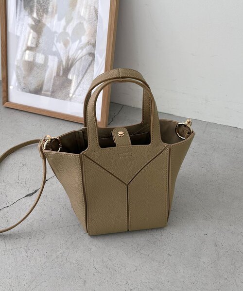 CAPRICIEUX LE'MAGE（カプリシューレマージュ）の「【S/Lサイズ展開あり】ブロッキングバッグ S（ショルダーバッグ・レディース・ブラック/ベージュ・FREE）」の3枚目の写真