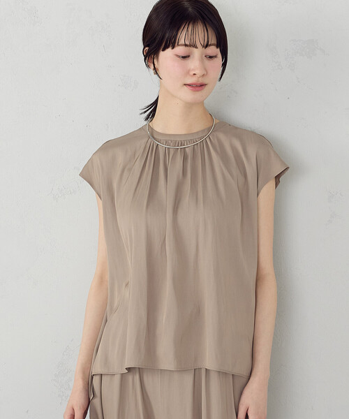 COMME CA ISM(コムサイズム)の「ゆるっとろみ ブラウス/セットアップ対応(シャツ/ブラウス・レディース・カーキ/ネイビー/ベージュ・MEDIUM/LARGE)」の2枚目の写真