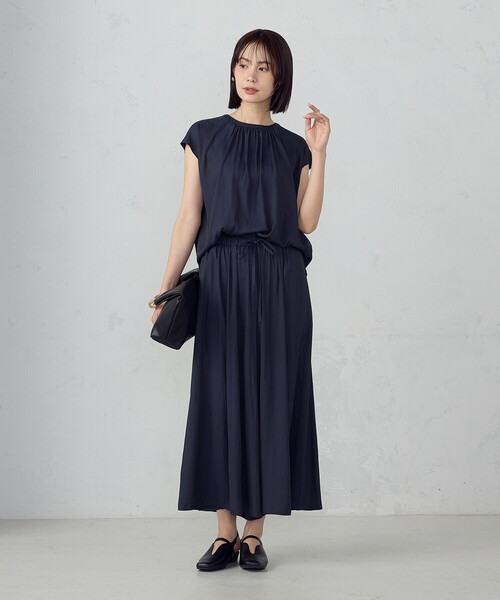 COMME CA ISM(コムサイズム)の「ゆるっとろみ ブラウス/セットアップ対応(シャツ/ブラウス・レディース・カーキ/ネイビー/ベージュ・MEDIUM/LARGE)」の12枚目の写真
