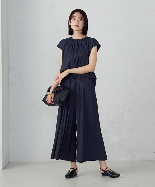 COMME CA ISM(コムサイズム)の「ゆるっとろみ ブラウス/セットアップ対応(シャツ/ブラウス・レディース・カーキ/ネイビー/ベージュ・MEDIUM/LARGE)」の13枚目の写真