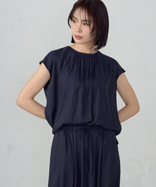 COMME CA ISM(コムサイズム)の「ゆるっとろみ ブラウス/セットアップ対応(シャツ/ブラウス・レディース・カーキ/ネイビー/ベージュ・MEDIUM/LARGE)」の14枚目の写真