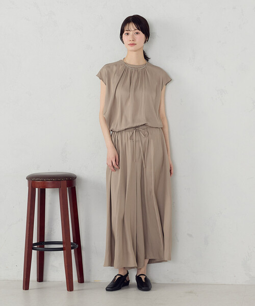 COMME CA ISM(コムサイズム)の「ゆるっとろみ ブラウス/セットアップ対応(シャツ/ブラウス・レディース・カーキ/ネイビー/ベージュ・MEDIUM/LARGE)」の17枚目の写真