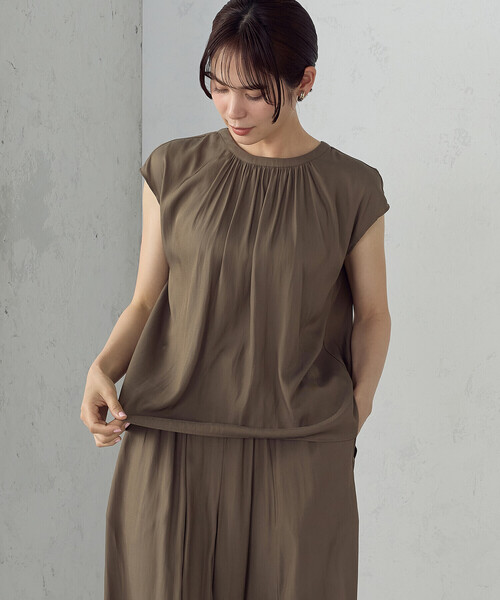 COMME CA ISM(コムサイズム)の「ゆるっとろみ ブラウス/セットアップ対応(シャツ/ブラウス・レディース・カーキ/ネイビー/ベージュ・MEDIUM/LARGE)」の21枚目の写真