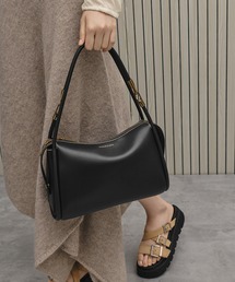 CHARLES & KEITH（チャールズ & キース）の「Lyla ライラ チューブラースラウチー ショルダーバッグ（ショルダーバッグ）」
