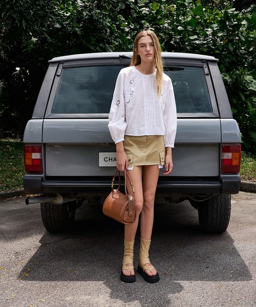 CHARLES & KEITH（チャールズ & キース）の「Lyla ライラ チューブラースラウチー ショルダーバッグ（ショルダーバッグ・レディース・チョコ/ブラック/ライトベージュ・M）」の4枚目の写真