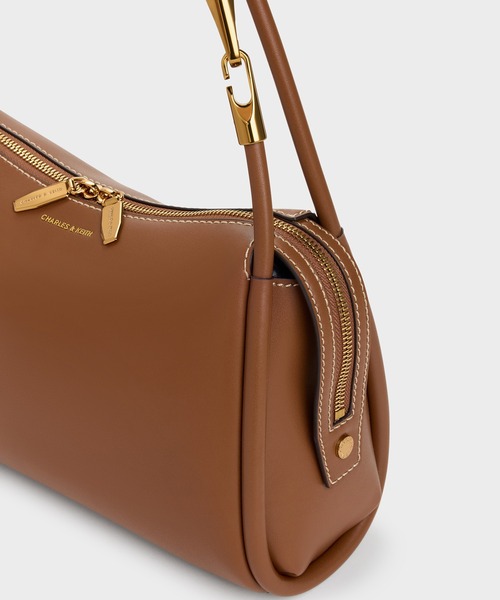 CHARLES & KEITH（チャールズ & キース）の「Lyla ライラ チューブラースラウチー ショルダーバッグ（ショルダーバッグ・レディース・チョコ/ブラック/ライトベージュ・M）」の9枚目の写真