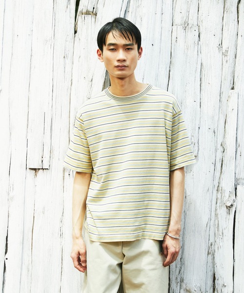 RYE TENDER(ライテンダー)の「RYE TENDER | 〈別注〉半袖 クルーネックニット MEN(ニット/セーター・メンズ・グリーン系その他/ブルー系その他/ベージュ系その他/ブラック系その他・1/2)」の1枚目の写真