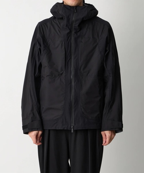 WHITE MOUNTAINEERING（ホワイトマウンテニアリング）の「【White Mountaineering/ホワイトマウンテニアリング】GORE-TEX HOODED JACKET（テーラードジャケット・メンズ・ブラック・2/1）」の2枚目の写真