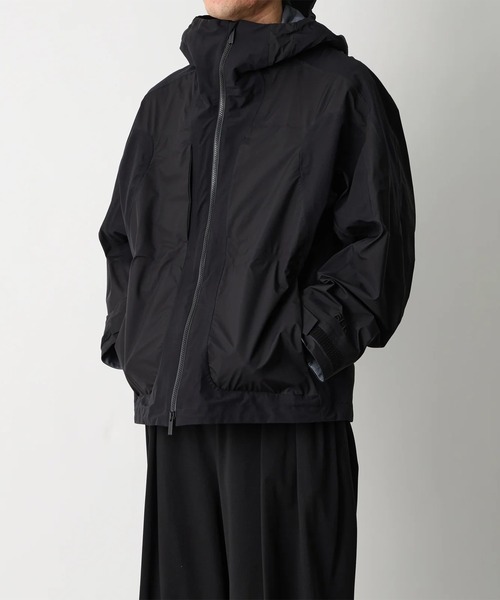 WHITE MOUNTAINEERING（ホワイトマウンテニアリング）の「【White Mountaineering/ホワイトマウンテニアリング】GORE-TEX HOODED JACKET（テーラードジャケット・メンズ・ブラック・2/1）」の4枚目の写真